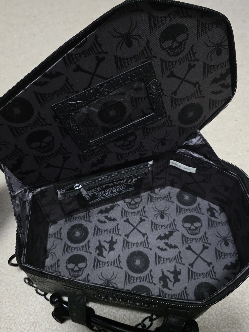 Kreepsville 666- Black Coffin-Shaped Crossbody Bag with Chain Strap - Picture 4 of 11